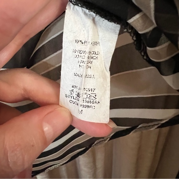 Soprano Black and Grey Stripe Short Sleeve Blouse Size Medium - Picture 6 of 13